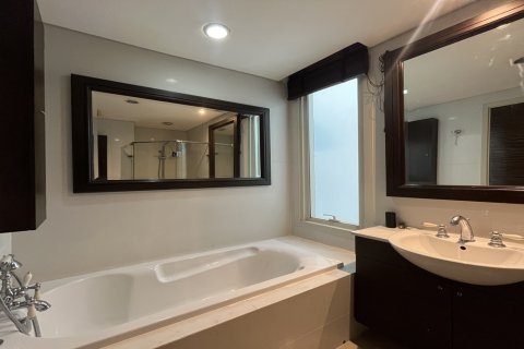 Condo à Khlong San, Bangkok, Thaïlande, 3 chambres № 201185 - photo 18