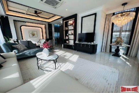 House in Lat Krabang, Bangkok, Thailand 4 bedrooms № 203172