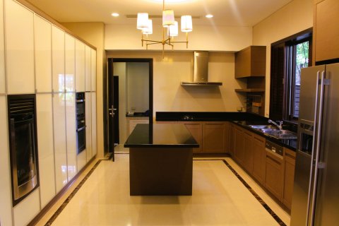 House in Bangkok, Thailand 5 bedrooms № 181129 - photo 18