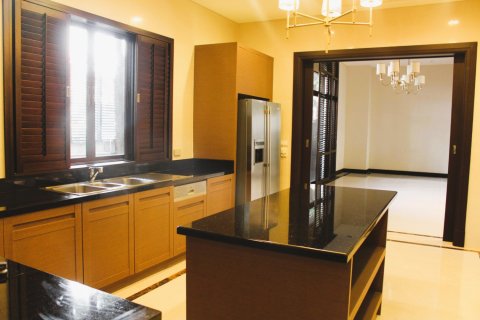 House in Bangkok, Thailand 5 bedrooms № 181129 - photo 19