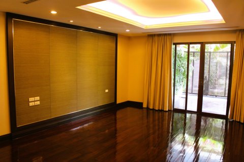 House in Bangkok, Thailand 5 bedrooms № 181129 - photo 26