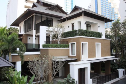House in Bangkok, Thailand 5 bedrooms № 181129 - photo 1