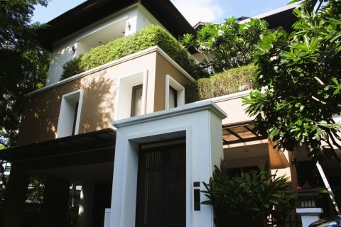 House in Bangkok, Thailand 5 bedrooms № 181129 - photo 2