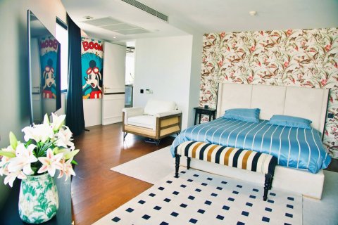 Condo in Bangkok, Thailand, 4 bedrooms  № 181132 - photo 18