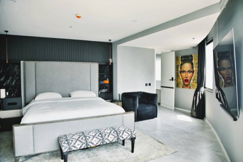 Condo in Bangkok, Thailand, 4 bedrooms  № 181132 - photo 12