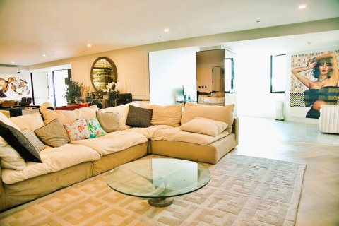 Condo in Bangkok, Thailand, 4 bedrooms  № 181132 - photo 5