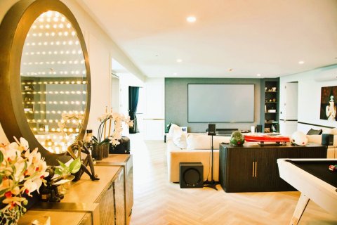 Condo in Bangkok, Thailand, 4 bedrooms  № 181132 - photo 4
