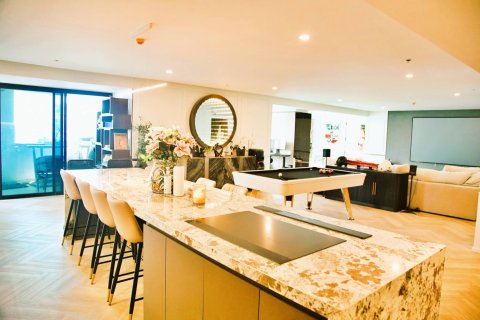 Condo in Bangkok, Thailand, 4 bedrooms  № 181132