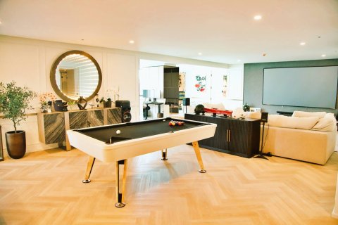 Condo in Bangkok, Thailand, 4 bedrooms  № 181132 - photo 2