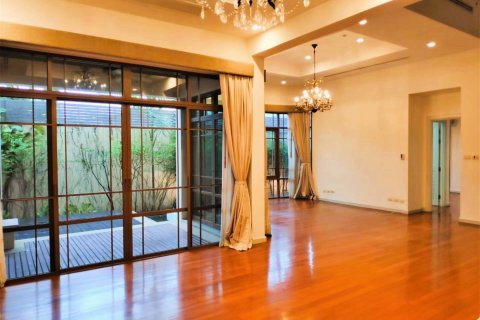 House in Bangkok, Thailand 4 bedrooms № 181131 - photo 4
