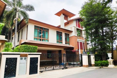 House in Bangkok, Thailand 4 bedrooms № 181131 - photo 1
