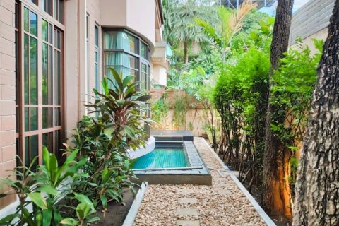 House in Bangkok, Thailand 4 bedrooms № 181131 - photo 2