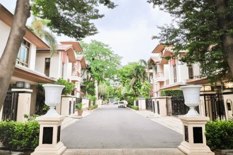 House in Bangkok, Thailand 4 bedrooms № 181131 - photo 12
