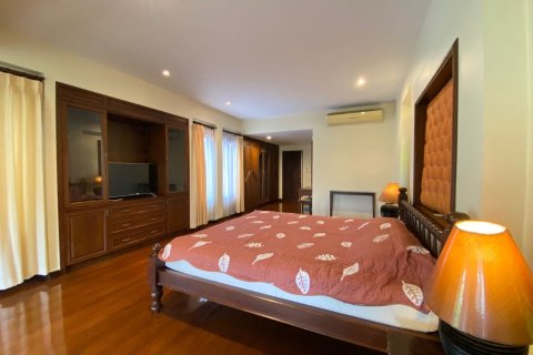 House in Chiang Mai, Thailand 5 bedrooms № 160106 - photo 30