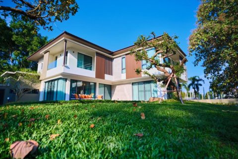 Вилла в Чиангмае, Таиланд с 4 спальнями  № 160101