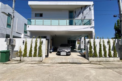 House in Chiang Mai, Thailand 4 bedrooms № 160105