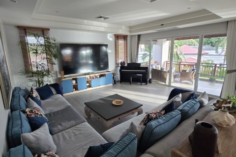 Condo in Phuket, Thailand, 3 bedrooms  № 137639 - photo 1