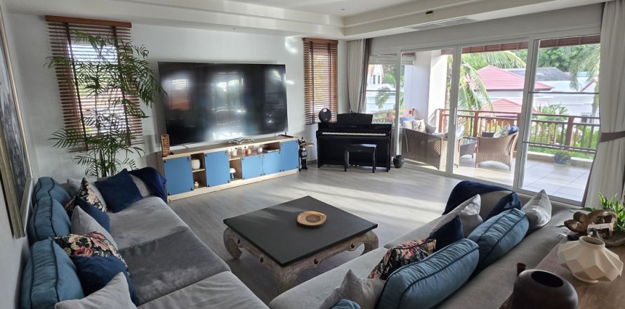 Condo in Phuket, Thailand, 3 bedrooms  № 137639