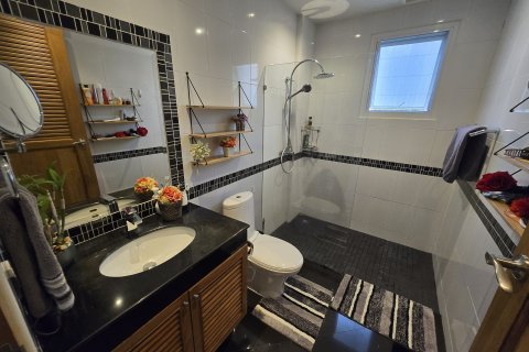 Condo in Phuket, Thailand, 3 bedrooms  № 137639 - photo 10