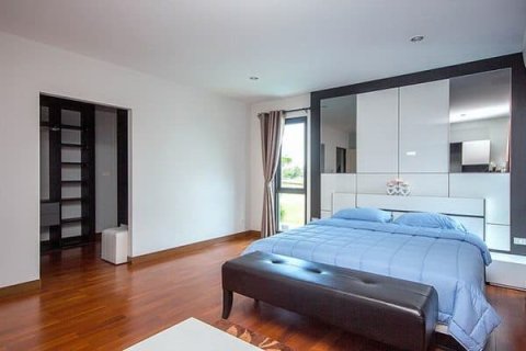 Villa in Pran Buri, Thailand 3 bedrooms № 168460 - photo 11