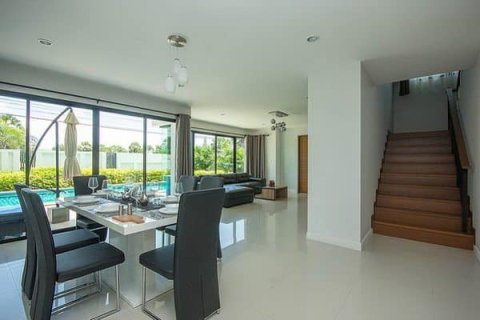 Villa in Pran Buri, Thailand 3 bedrooms № 168460 - photo 6