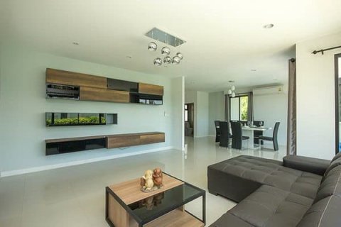 Villa in Pran Buri, Thailand 3 bedrooms № 168460 - photo 4
