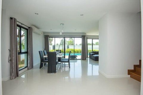 Villa in Pran Buri, Thailand 3 bedrooms № 168460 - photo 7