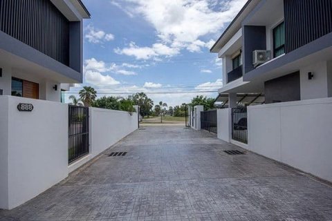 Villa in Pran Buri, Thailand 3 bedrooms № 168460 - photo 13