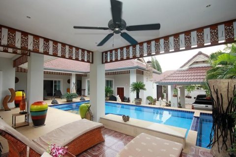 Villa in Hua Hin, Thailand 4 bedrooms № 168461 - photo 3