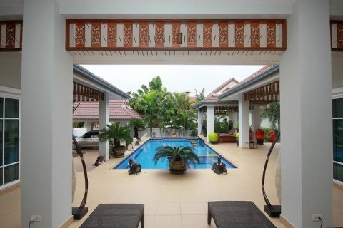 Villa in Hua Hin, Thailand 4 bedrooms № 168461 - photo 2
