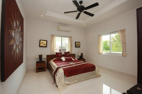 Villa in Hua Hin, Thailand 4 bedrooms № 168461 - photo 9