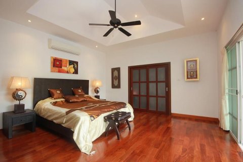 Villa in Hua Hin, Thailand 4 bedrooms № 168461 - photo 12