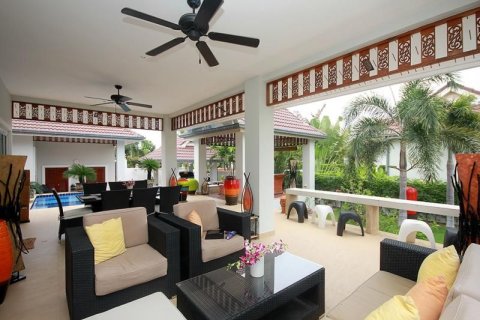 Villa in Hua Hin, Thailand 4 bedrooms № 168461 - photo 4