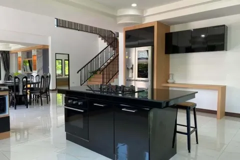 House in San Sai, Thailand 5 bedrooms № 155008 - photo 3