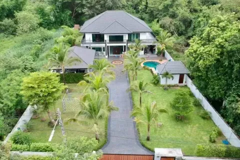 House in San Sai, Thailand 5 bedrooms № 155008 - photo 1