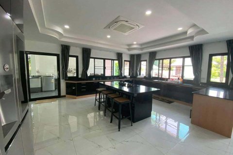 House in San Sai, Thailand 5 bedrooms № 155008 - photo 10