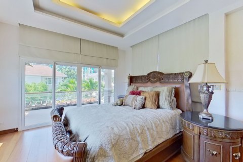 Дом в Паттайе, Таиланд с 4 спальнями  № 136400 - фото 12