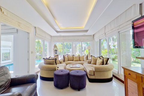Дом в Паттайе, Таиланд с 4 спальнями  № 136400 - фото 2