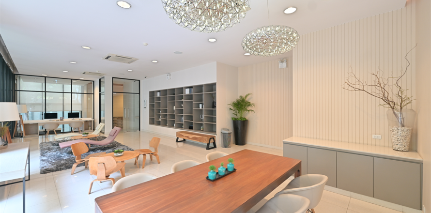 Condo in Bangkok, Thailand, 2 bedrooms № 188146