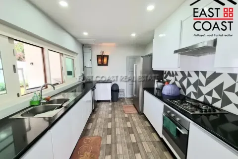 Casa de 7 dormitorios en Pattaya, Tailandia № 213585 - foto 14
