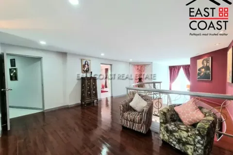 Casa de 7 dormitorios en Pattaya, Tailandia № 213585 - foto 24
