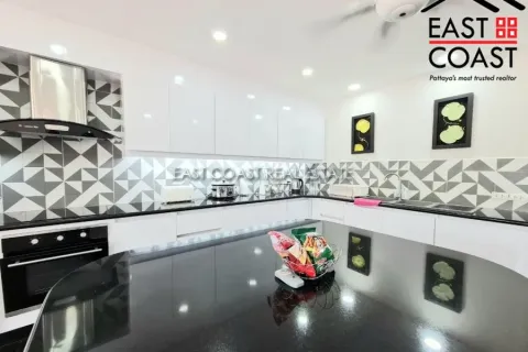 Casa de 7 dormitorios en Pattaya, Tailandia № 213585 - foto 17