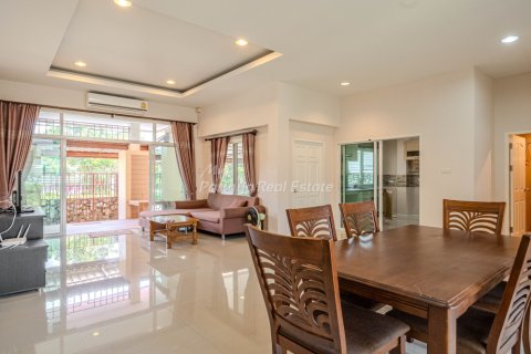Casa de 3 dormitorios en Bang Lamung, Tailandia № 233713 - foto 6