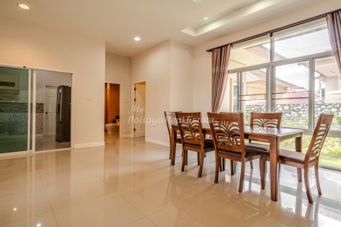 Casa de 3 dormitorios en Bang Lamung, Tailandia № 233713 - foto 8