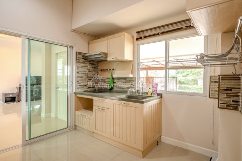 Casa de 3 dormitorios en Bang Lamung, Tailandia № 233713 - foto 10