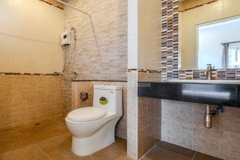 Casa de 3 dormitorios en Bang Lamung, Tailandia № 233713 - foto 17