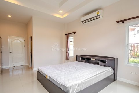 Casa de 3 dormitorios en Bang Lamung, Tailandia № 233713 - foto 14