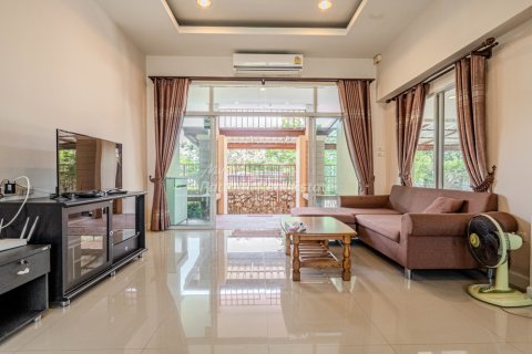 Casa de 3 dormitorios en Bang Lamung, Tailandia № 233713 - foto 5