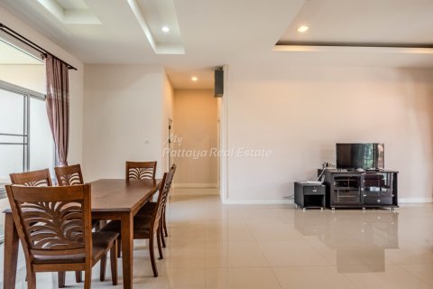 Casa de 3 dormitorios en Bang Lamung, Tailandia № 233713 - foto 7