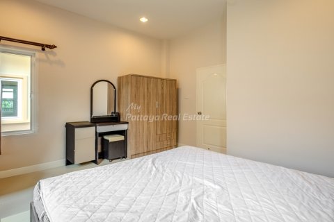 Casa de 3 dormitorios en Bang Lamung, Tailandia № 233713 - foto 11